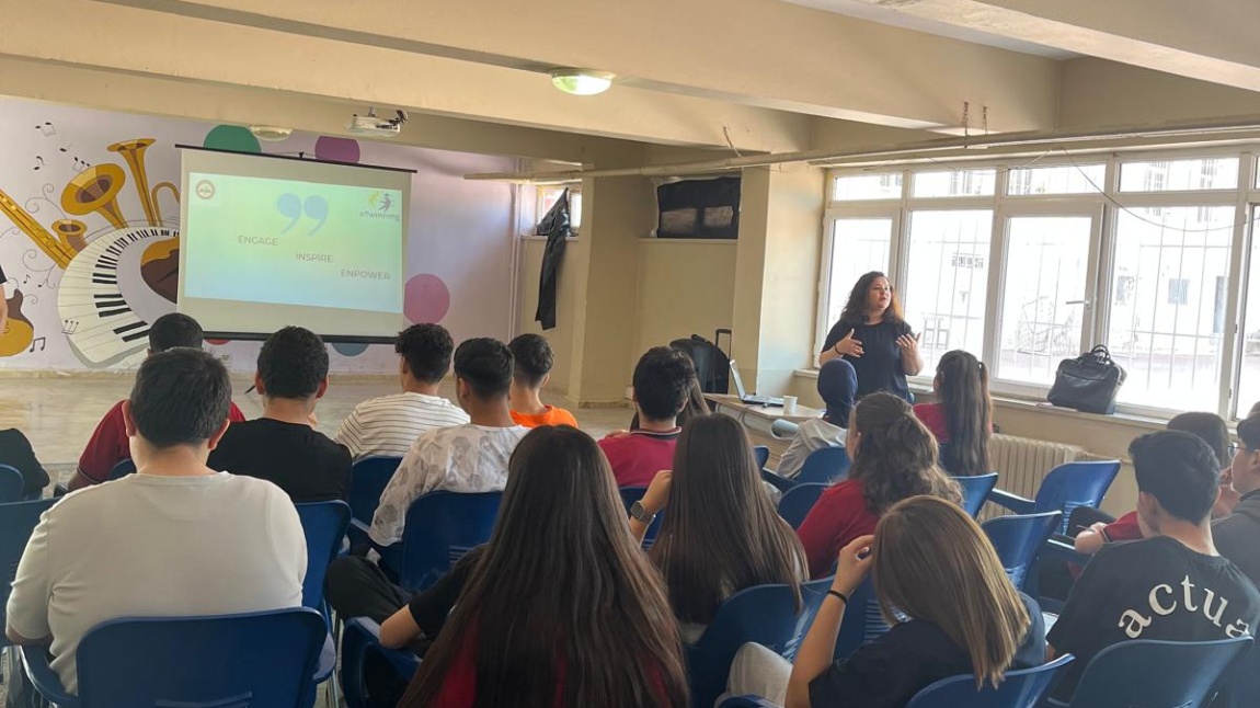 9 MAYIS AVRUPA GÜNÜNDE ETWINNING PROJE TANITIMI